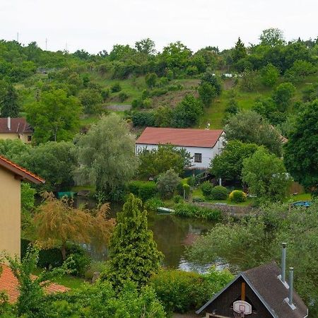 Ruhige Unterkunft Mit Einer Schoenen Aussicht Apartment Зноймо Екстериор снимка